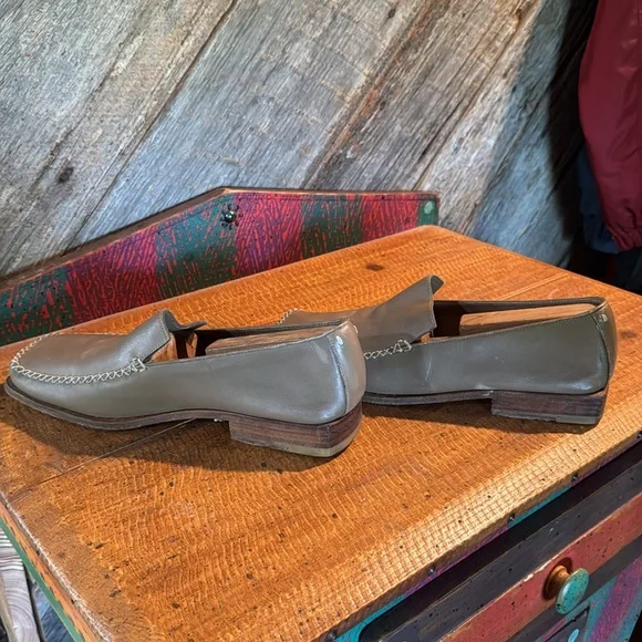 Louis Vuitton classic Men's Tan Loafers